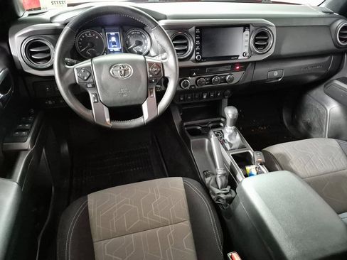 Used 2022 Toyota Tacoma TRD Sport image 10