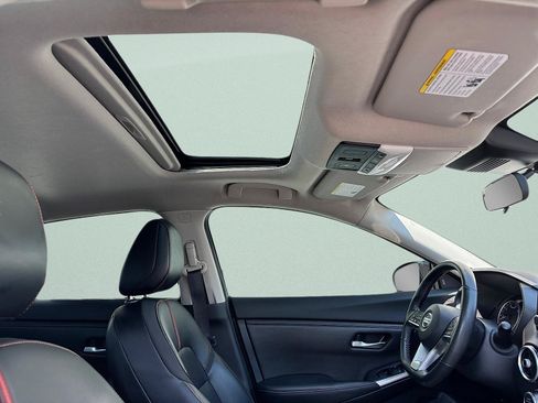 Used 2022 Nissan Sentra SR w/ SR Premium Package FWD image 36