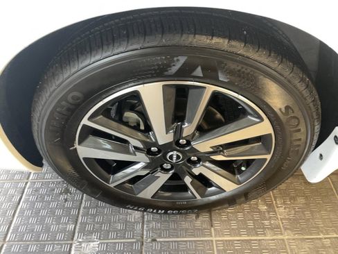 Used 2025 Nissan Versa S w/ S Plus Package FWD image 5