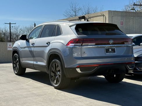 New 2026 Volkswagen Atlas Cross Sport SE FWD image 8