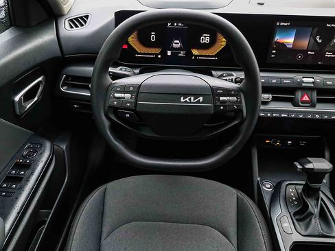 Certified 2025 Kia K4 FWD image 16