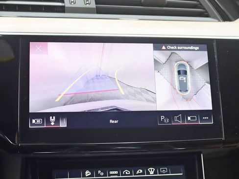 Used 2024 Audi Q8 e-tron Prestige image 18