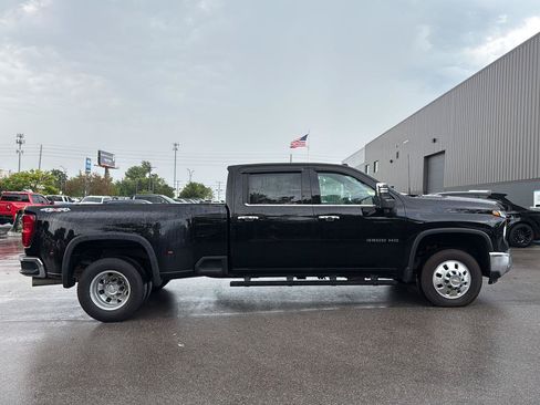Used 2025 Chevrolet Silverado 3500 LTZ w/ LTZ Convenience Package AWD/4WD image 2