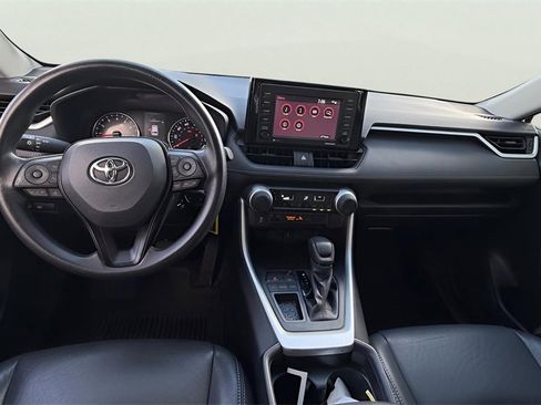 Used 2021 Toyota RAV4 LE image 4