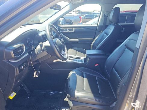 Used 2024 Ford Explorer XLT w/ Equipment Group 202A image 4