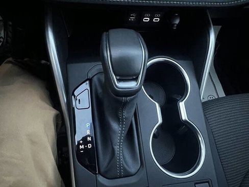 Used 2024 Toyota Highlander AWD image 24