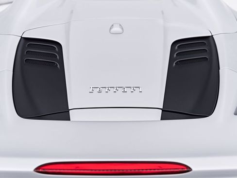 Used 2022 Ferrari F8 Tributo RWD image 45