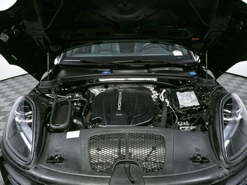 Certified 2020 Porsche Macan AWD/4WD image 35