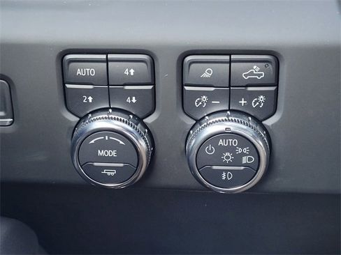 New 2025 GMC Sierra 1500 AT4 w/ Technology Package image 17