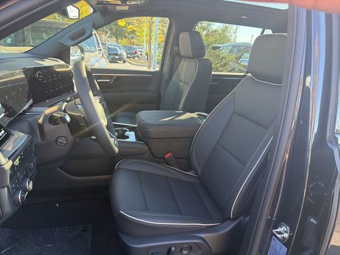 New 2026 Chevrolet Suburban Premier image 9