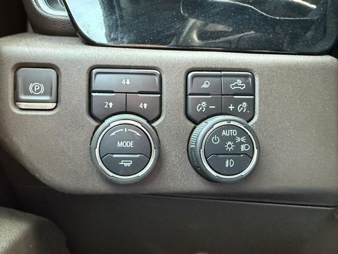 Used 2024 Chevrolet Silverado 2500 LT image 11