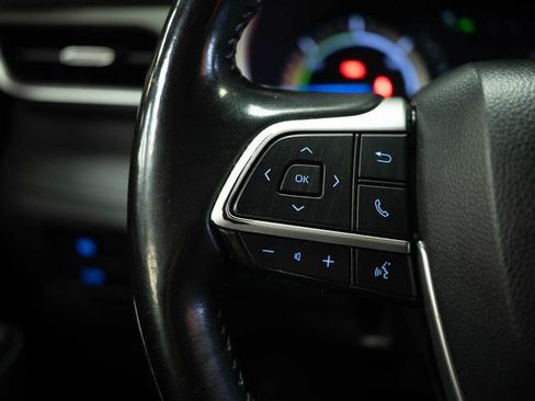 Used 2022 Toyota Highlander XLE FWD image 28
