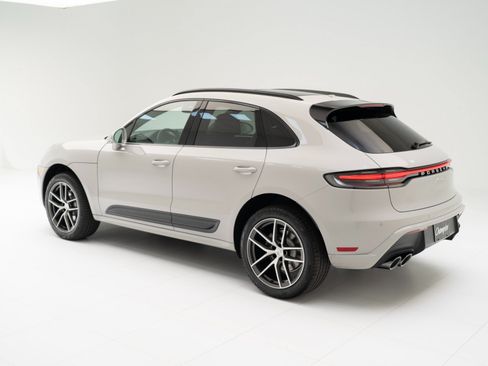 Certified 2026 Porsche Macan AWD/4WD image 3