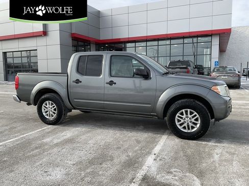 Used 2016 Nissan Frontier SV image 1