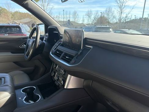 Used 2024 Chevrolet Suburban LT image 19