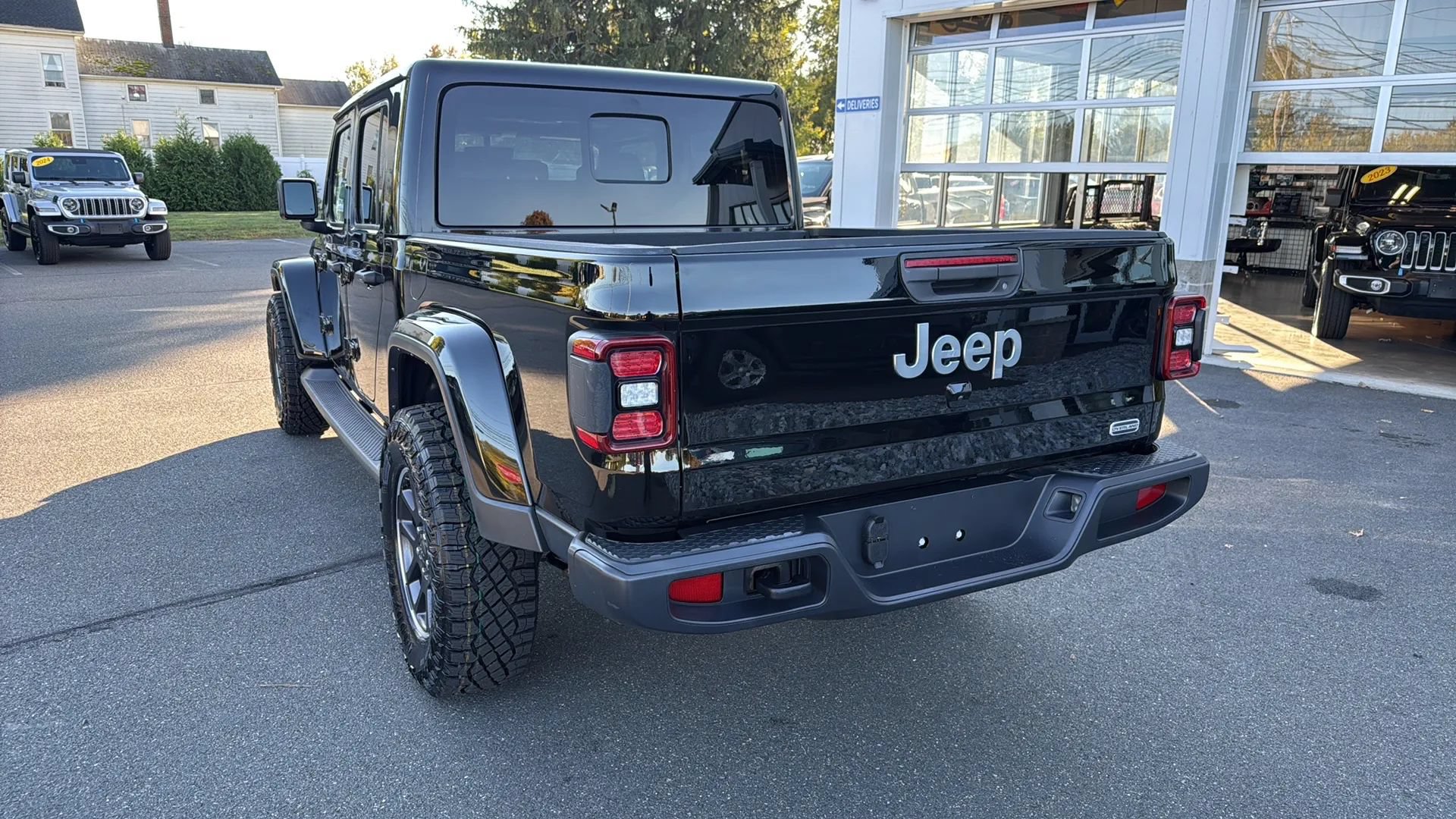 Used 2023 Jeep Gladiator Overland w/ LED Lighting Group AWD/4WD image 20
