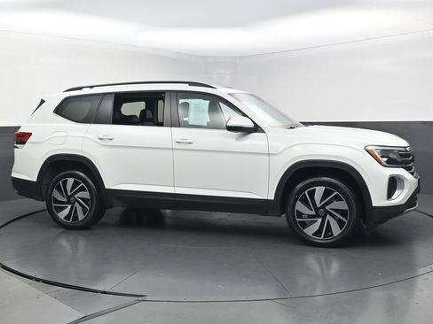 Used 2025 Volkswagen Atlas SE AWD/4WD image 6
