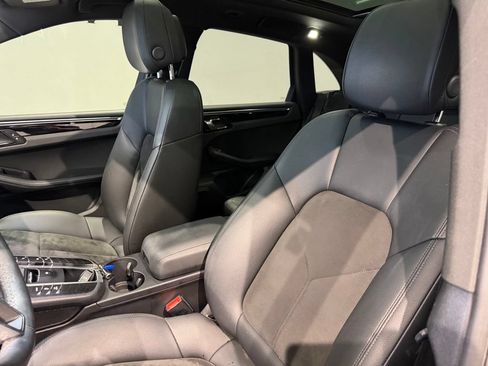 Used 2021 Porsche Macan AWD/4WD image 31