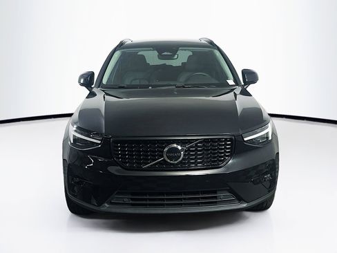 Used 2024 Volvo XC40 B5 Plus AWD/4WD image 2