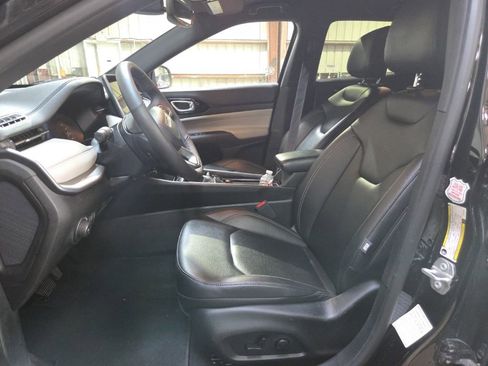 Used 2025 Jeep Compass Limited image 12