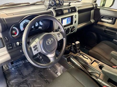 Used 2014 Toyota FJ Cruiser 4WD w/ Upgrade Package image 9