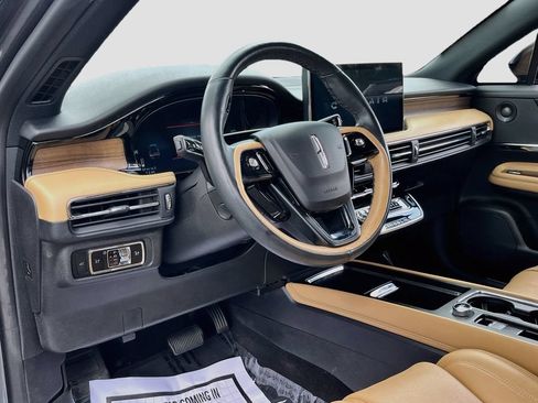 Used 2023 Lincoln Corsair Reserve FWD image 9