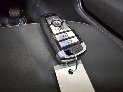 Used 2025 Ford Expedition Active AWD/4WD image 35