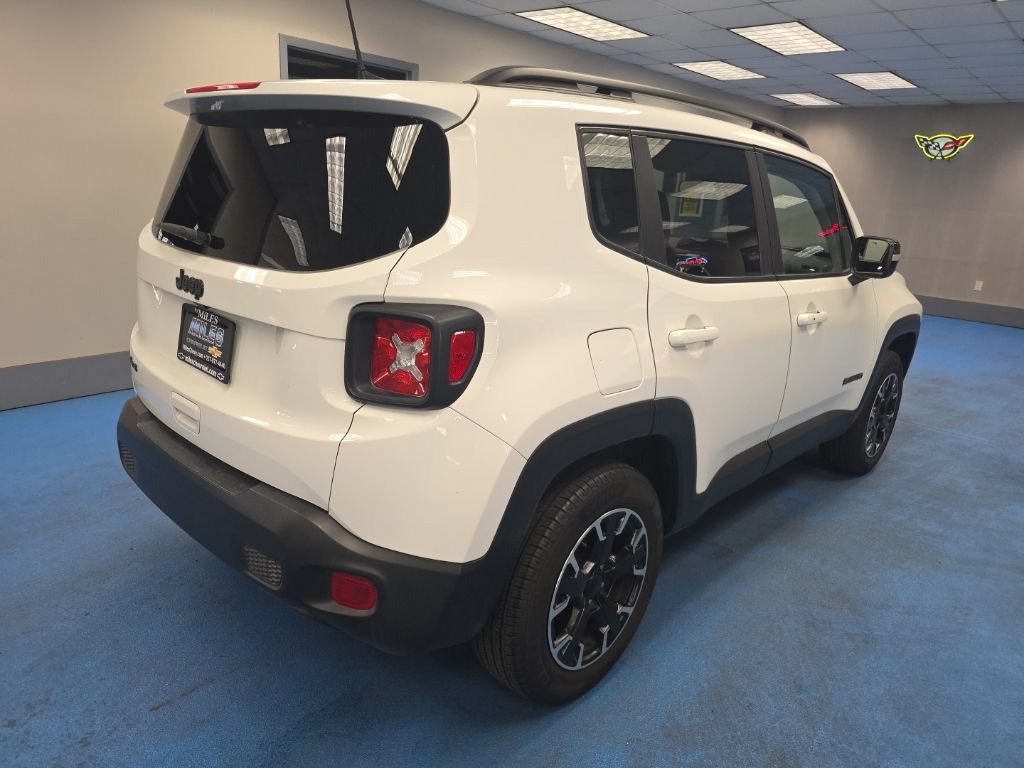 Used 2023 Jeep Renegade Latitude AWD/4WD image 3