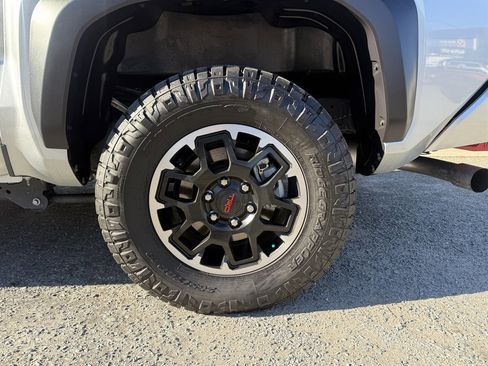 Used 2025 Toyota Tacoma TRD Off-Road image 10