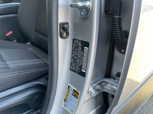 Used 2025 Hyundai Venue SEL image 30