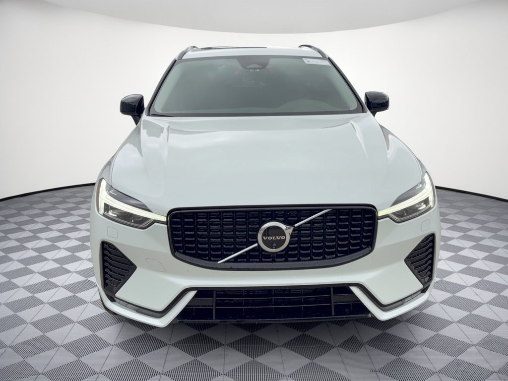 Used 2025 Volvo XC60 B5 Plus w/ Protection Package Premier AWD/4WD image 6