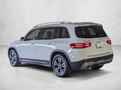 Certified 2025 Mercedes-Benz GLB 250 4MATIC image 18