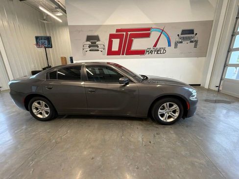 Used 2021 Dodge Charger SXT w/ Leather Interior Group RWD image 2