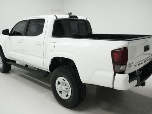 Used 2017 Toyota Tacoma SR w/ Tow Package AWD/4WD image 5