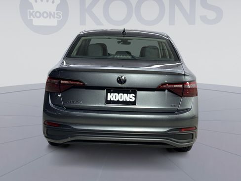 Used 2024 Volkswagen Jetta SE image 11