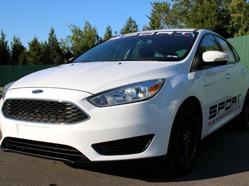 Used 2015 Ford Focus SE image 3