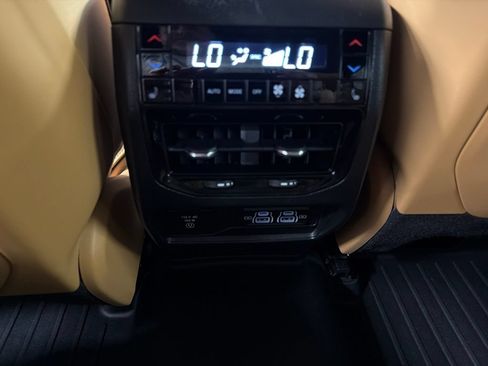 Used 2023 Jeep Grand Cherokee Summit w/ Adv Protech Group IV AWD/4WD image 32