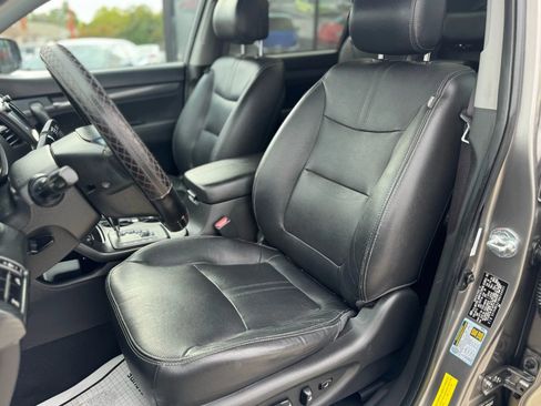 Used 2011 Kia Sorento SX image 9