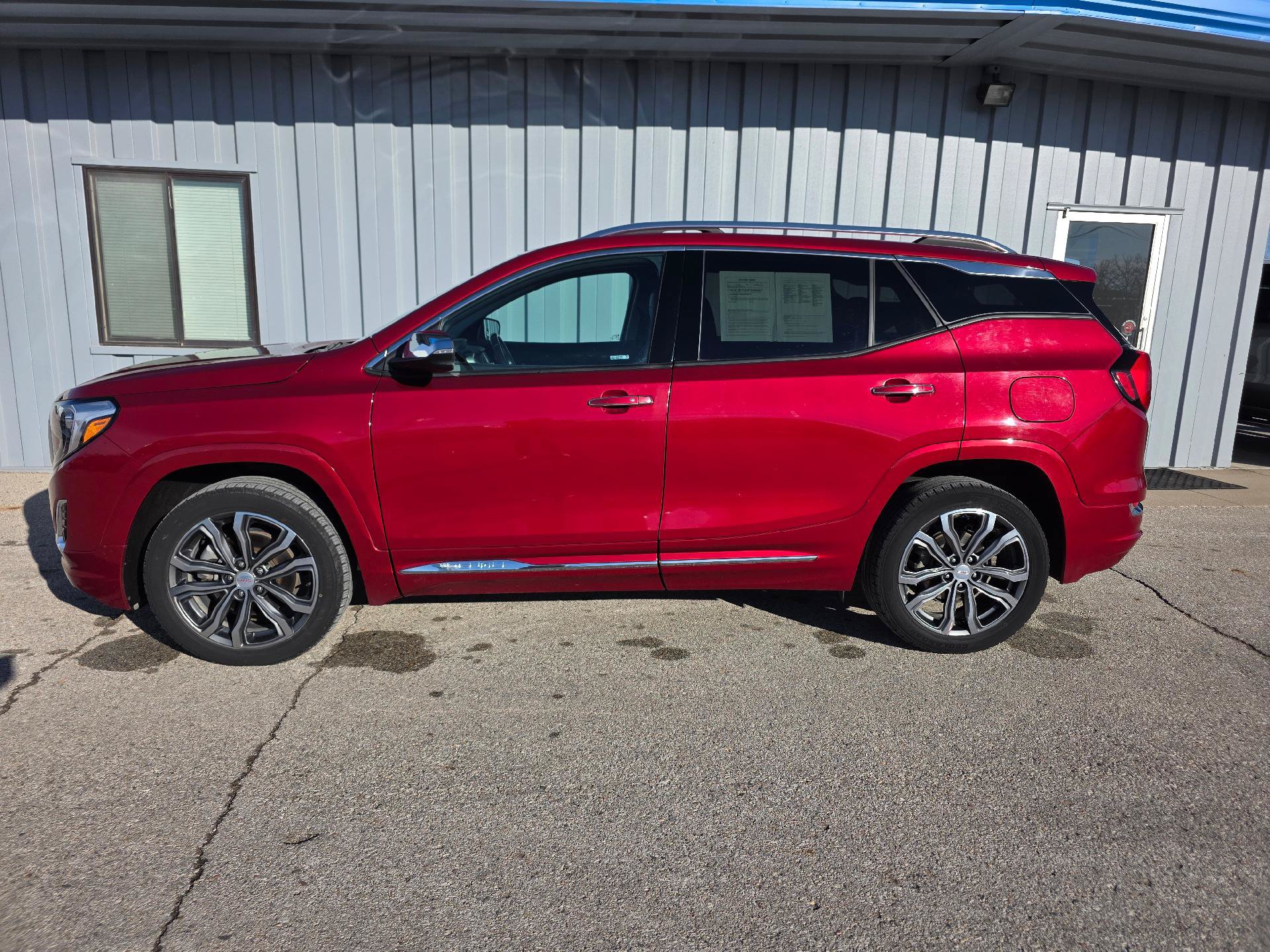 Used 2020 GMC Terrain Denali AWD/4WD image 1
