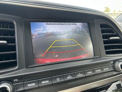 Used 2020 Hyundai Elantra SEL image 19