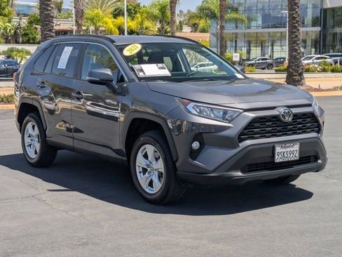 Used 2021 Toyota RAV4 XLE w/ Carpet Mat Package (TMS) AWD/4WD image 3