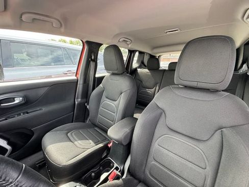 Used 2019 Jeep Renegade Latitude w/ Cold Weather Group AWD/4WD image 43