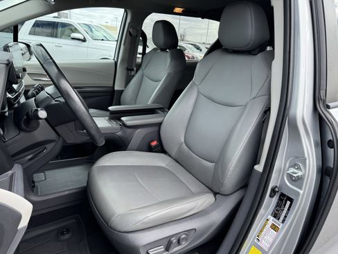 Used 2021 Toyota Sienna XLE image 24