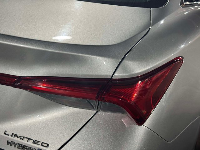 Used 2020 Toyota Avalon Limited w/ Advanced Safety Package FWD image 13