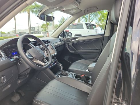 Used 2022 Volkswagen Tiguan SE FWD image 10