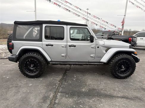 Used 2018 Jeep Wrangler Unlimited Sahara image 2