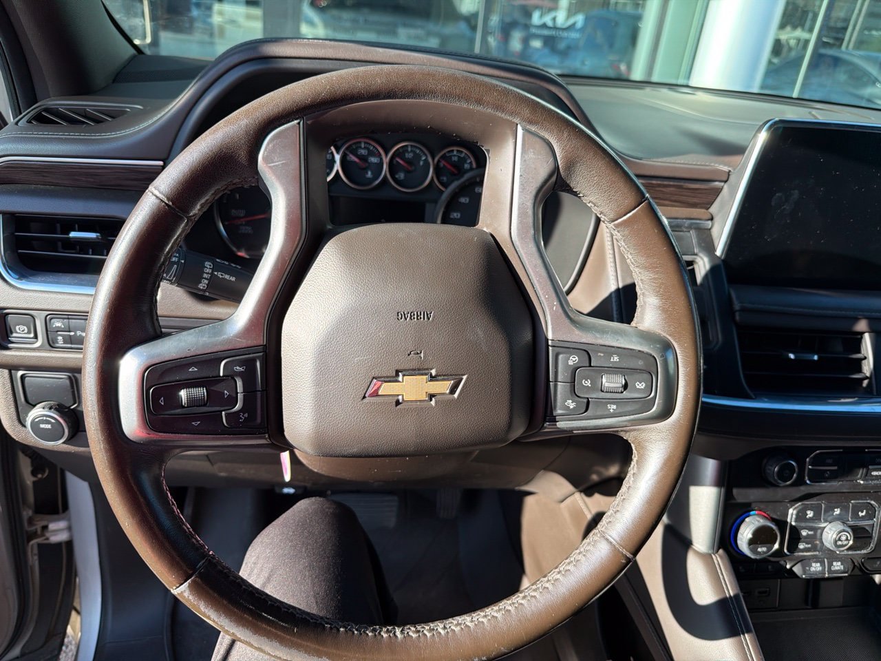 Used 2021 Chevrolet Suburban LT w/ LT Signature Plus Package RWD image 7