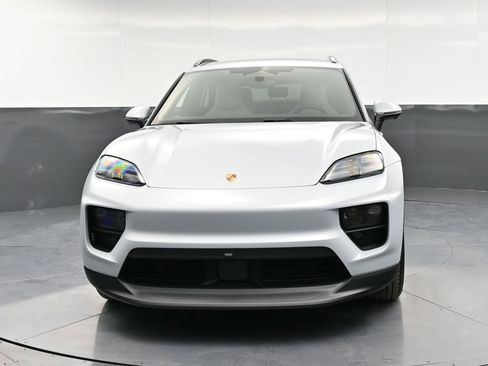 New 2026 Porsche Macan 4 Electric image 11