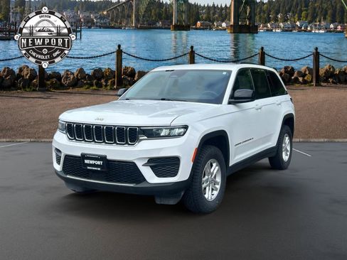 Used 2023 Jeep Grand Cherokee Laredo AWD/4WD image 1