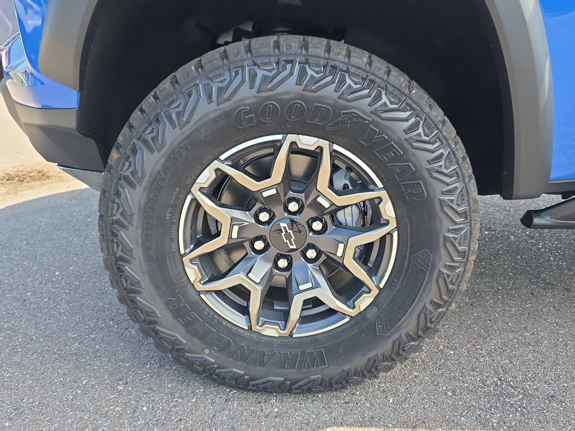 New 2026 Chevrolet Colorado ZR2 w/ Technology Package AWD/4WD image 9
